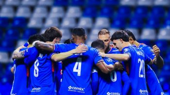 Cruz Azul rescata la victoria en minutos finales ante el Puebla y gana 1-0 (Video)