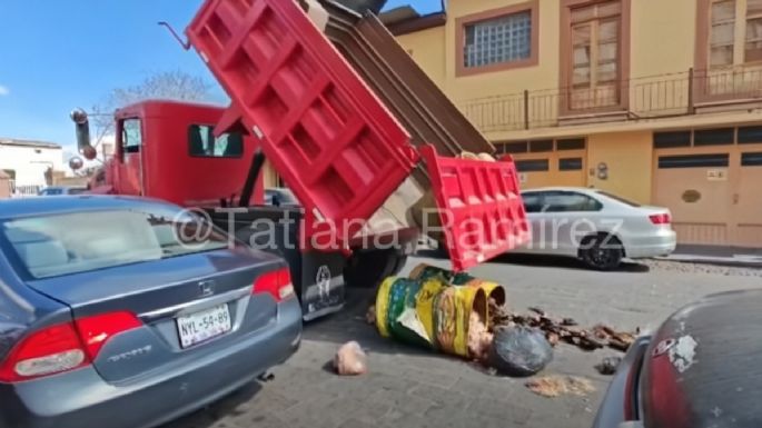 Arrojan vísceras al Ayuntamiento de El Oro en protesta por falta de servicios públicos (Video)