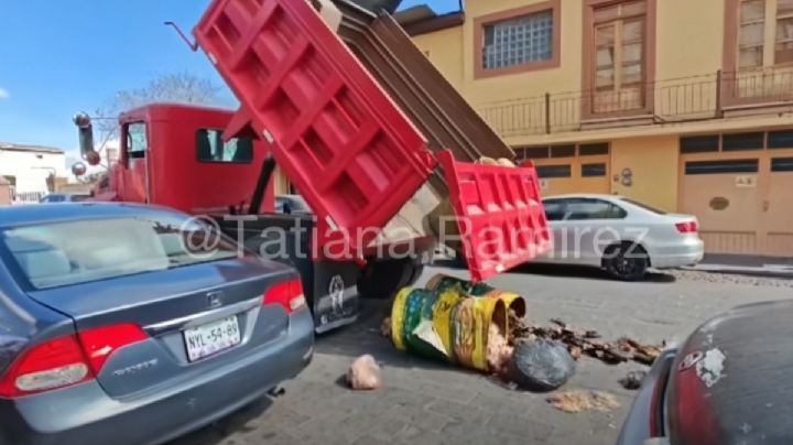 Arrojan vísceras al Ayuntamiento de El Oro en protesta por falta de servicios públicos (Video)