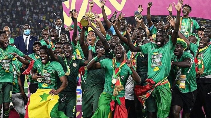 Senegal gana la Copa Africana de Naciones tras una final caótica contra Marruecos (Videos)