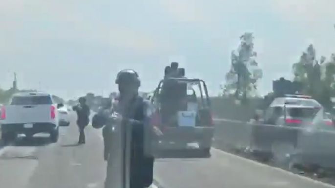 Policía estatal de Sinaloa apunta su arma hacia reportero en Culiacán (Video)