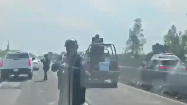 Policía estatal de Sinaloa apunta su arma hacia reportero en Culiacán (Video)
