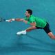 Djokovic iguala dos récords históricos y gana su partido número 100 en el Abierto de Australia