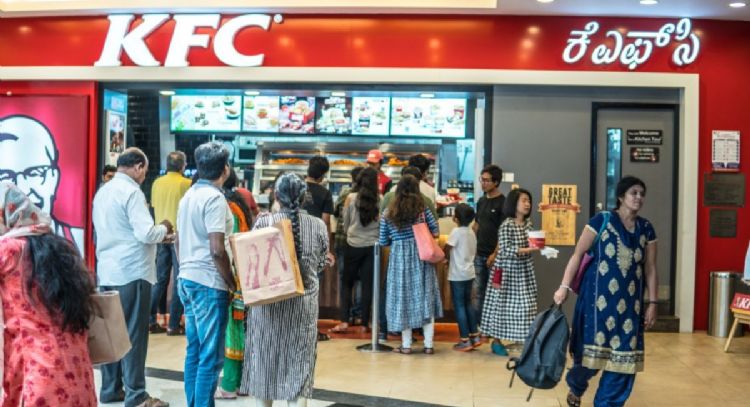 Operadoras de KFC y Pizza Hut acuerdan fusión; la operación sería de 934 millones de dólares
