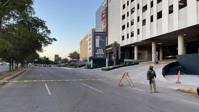 Abandonan cuerpo desollado en plaza comercial cercana a la Fiscalía en Culiacán
