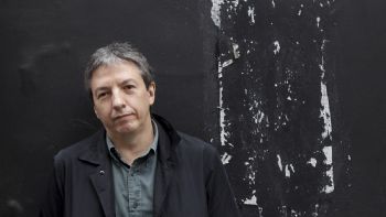 El escritor regiomontano David Toscana gana el Premio Alfaguara de novela 2026