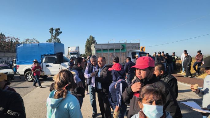 Protesta por escuela dañada en Huazulco deriva en choque entre comunidad y gobierno de Morelos