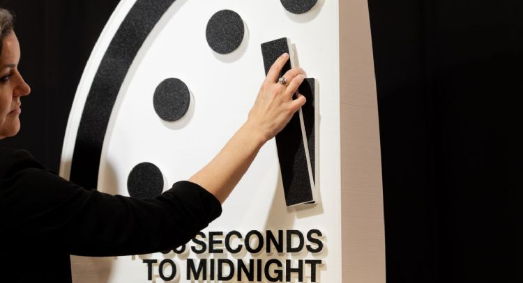 La IA adelanta el Reloj del Juicio Final; la humanidad está a 85 segundos de su destrucción