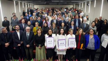 Otorgan a científicas el Premio Matilde Montoya