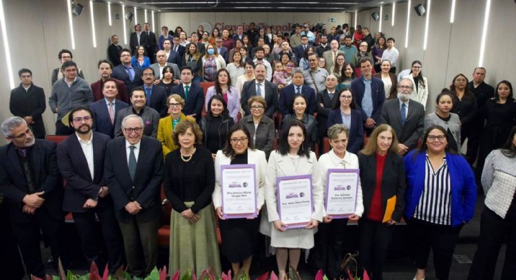 Otorgan a científicas el Premio Matilde Montoya