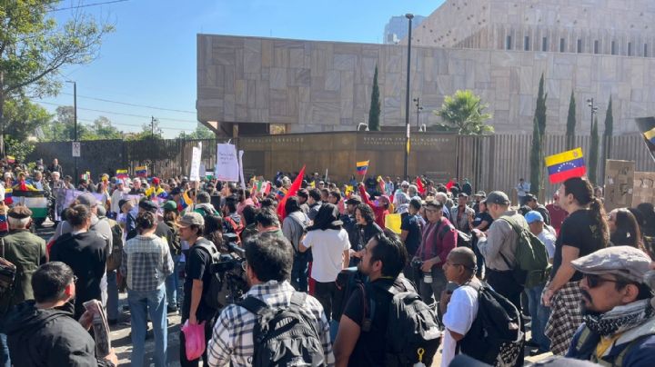 Protestan en la Embajada de EU en México por la captura de Nicolás Maduro (Videos)