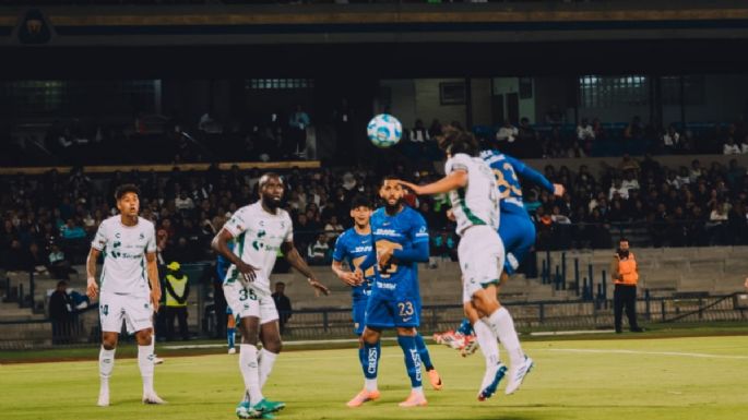 Pumas golea 4-0 a Santos y mantiene su rancha invicta (Videos)