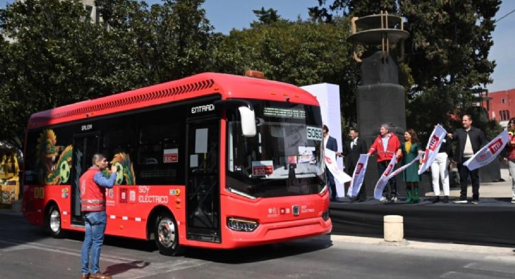Inauguran la ruta Quetzalcóatl de la Línea 4 del Metrobús; va de Reforma al AICM