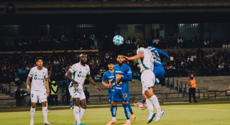 Pumas golea 4-0 a Santos y mantiene su rancha invicta (Videos)