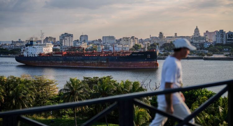 Combustibles para Cuba:  Bajo presión de EU, una ayuda humanitaria guardada por México como secreto