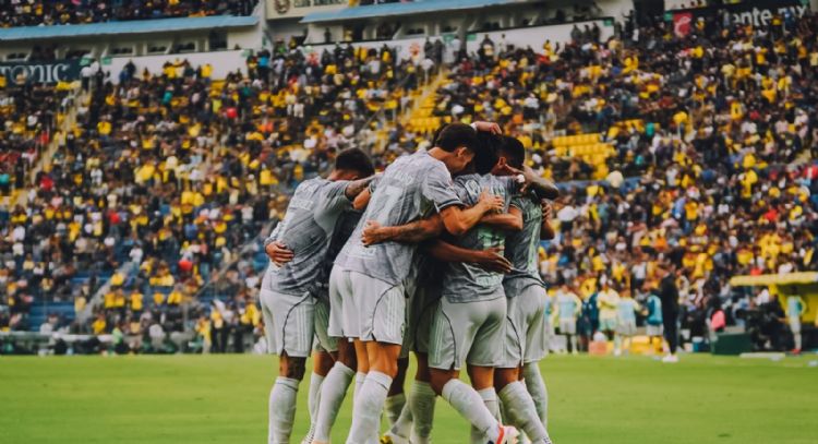 América consigue su primera victoria del torneo al ganar por 2-0 al Necaxa