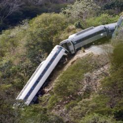 Conductor y jefe de despachadores del tren descarrilado no tenían licencia ferroviaria vigente