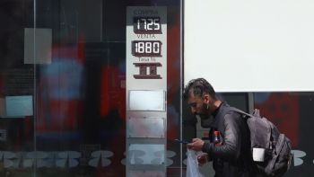 Intervención en Venezuela le pega al peso; hay nerviosismo en los mercados por México