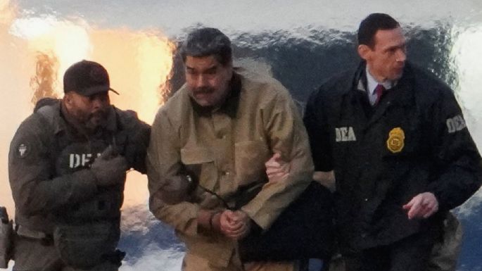 Maduro vuelve a un tribunal de EU y combate cargos mientras Venezuela avanza sin él