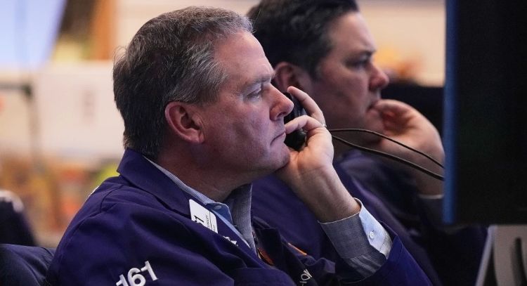 Precio del crudo estadunidense se disparó tras incursión de EU en Venezuela