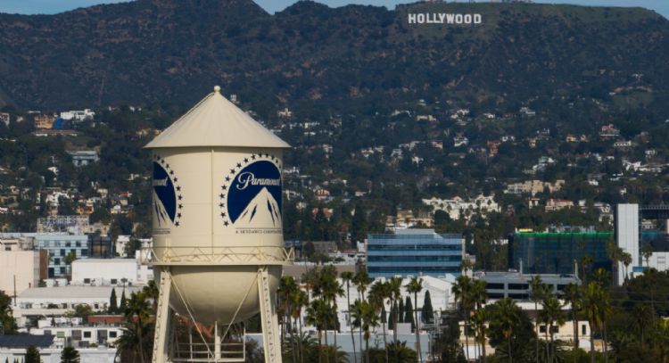 Warner Bros rechaza oferta de Paramount y pide a accionistas apoyar propuesta de Netflix