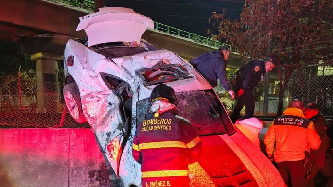 Automovilista muere tras chocar contra muro del Tren Ligero