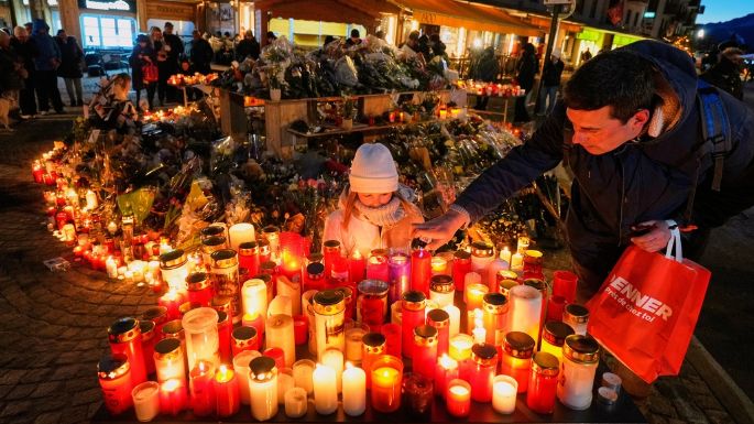 Dictan prisión preventiva a dueño del bar suizo por incendio fatal en complejo alpino