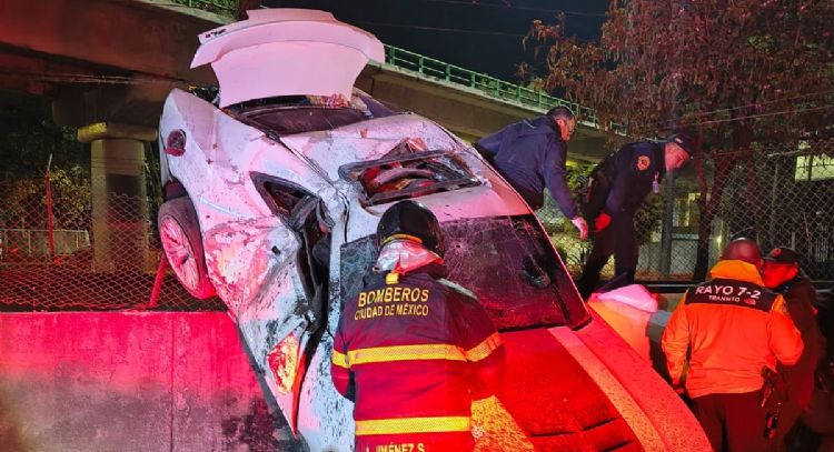 Automovilista muere tras chocar contra muro del Tren Ligero