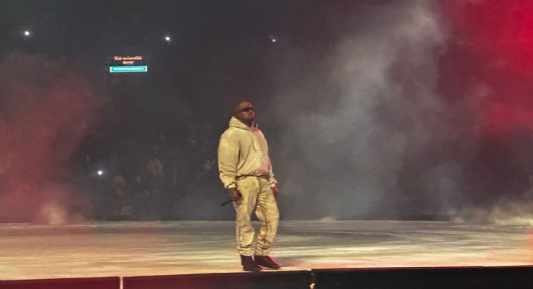 Kanye West luce producción en la Plaza de Toros tras polémica por productos con simbología nazi (Vi