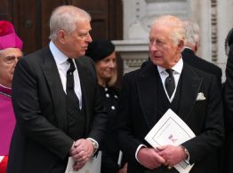 El rey británico Carlos III promete cooperar con la policía en investigación sobre caso Epstein