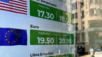 Peso pierde ante rumores de la salida de EU del T-MEC
