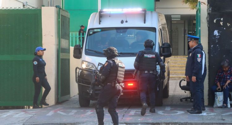 Dan prisión preventiva a Gabriela, mujer que arrastró y mató con su auto a un motociclista en CDMX