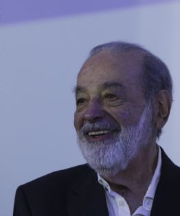 Pemex regulariza adeudos millonarios con Slim mientras proveedores siguen sin cobrar