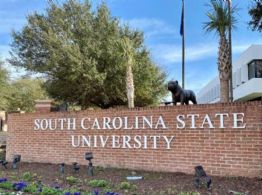 Mueren dos personas en tiroteo en una residencia de una universidad en Carolina del Sur