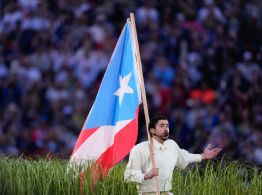 Bad Bunny es reconocido por Academia Puertorriqueña de la Lengua Española