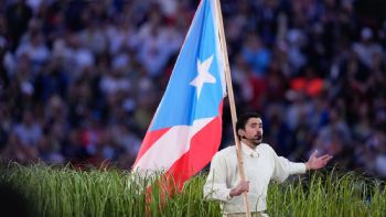 Bad Bunny es reconocido por Academia Puertorriqueña de la Lengua Española