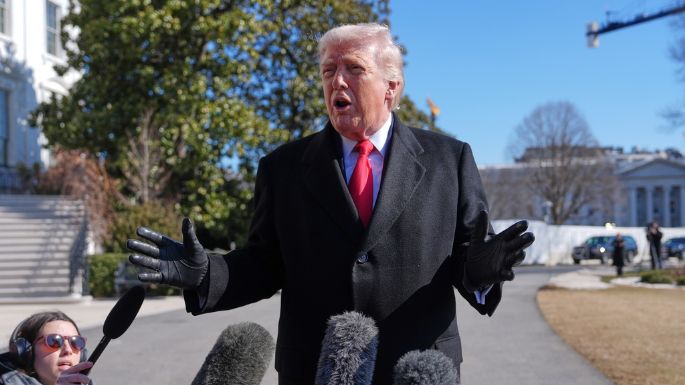 Trump indulta a cinco exjugadores de la NFL por delitos que van desde perjurio hasta narcotráfico