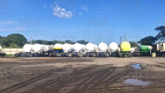 Decomisan más de 82 mil litros de hidrocarburo presuntamente ilegal en Minatitlán