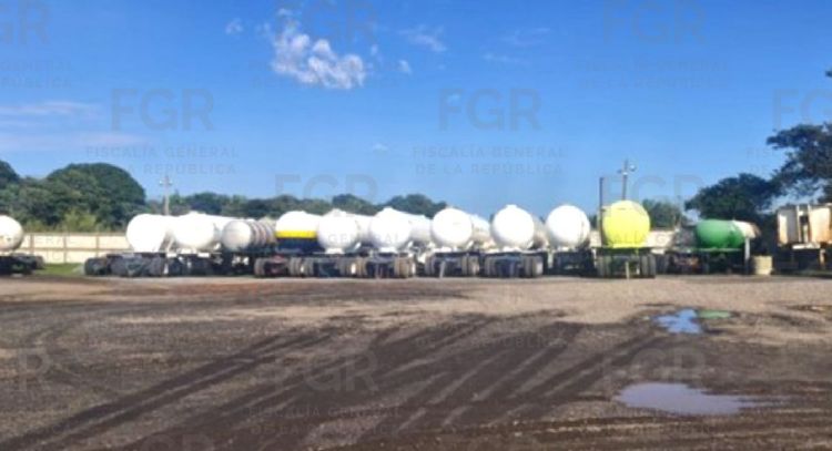 Decomisan más de 82 mil litros de hidrocarburo presuntamente ilegal en Minatitlán