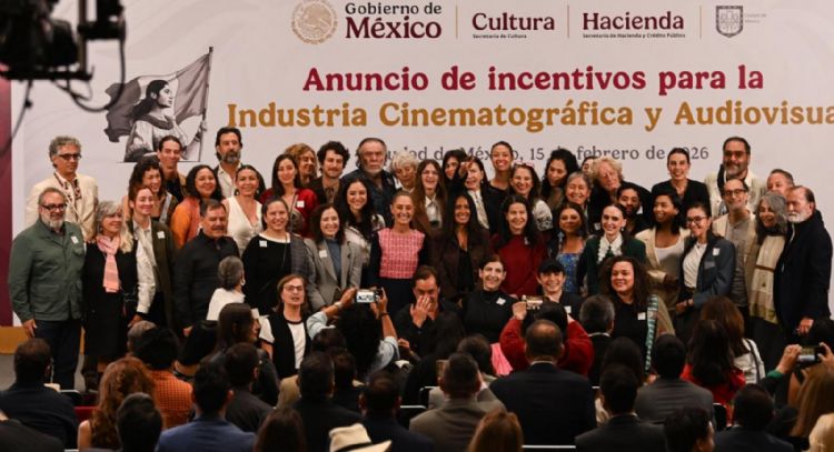 Sheinbaum anuncia incentivos para la industria cinematográfica con Salma Hayek como invitada