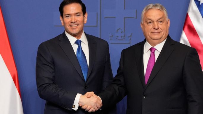 EU asegura que ayudará a Orbán ante posibles "dificultades financieras" o amenazas a la estabilidad