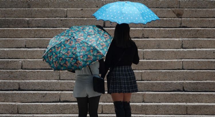 Chubascos y lluvias afectarán a nueve estados el martes; frente frío 35 sigue desplazándose