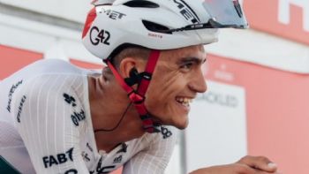 Isaac del Toro finalizó en el lugar 25 en la segunda etapa del Tour de Emiratos Árabes Unidos