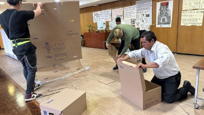 Marx Arriaga sigue atrincherado en oficina de la SEP; insiste en que espera notificación (Video)