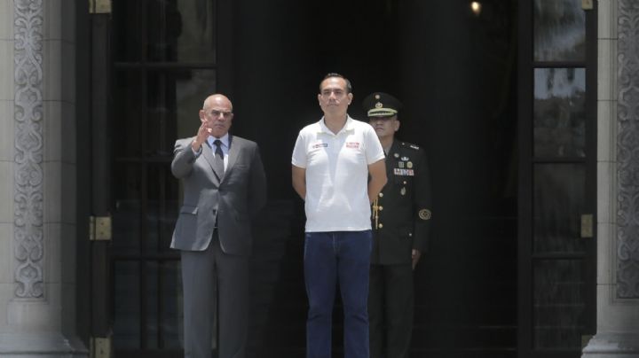 Destituyen al presidente de Perú que rompió relaciones con México