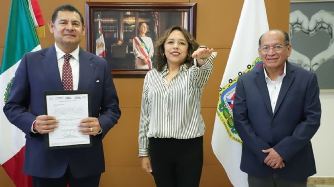 Alejandro Armenta nombra a exregidora de Amozoc como secretaria de Ciencia y Tecnología