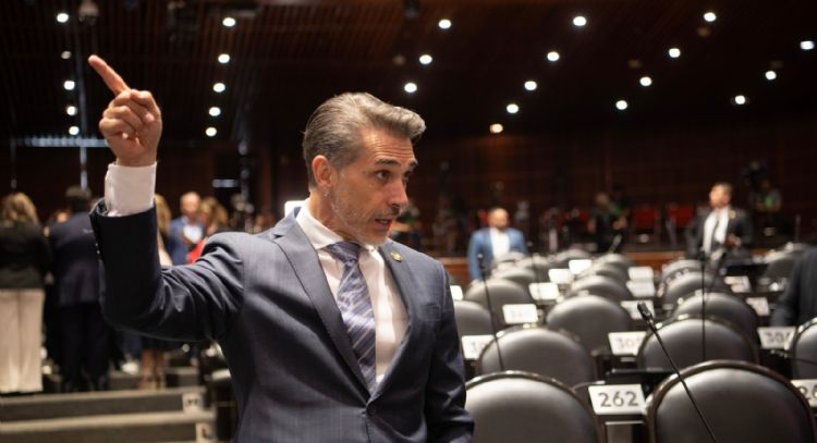 Llueven críticas a Sergio Mayer por dejar el Congreso para irse a La Casa de los Famosos