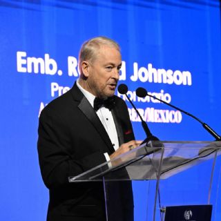 Ronald Johnson presume inversión de 40 mdd de EU en Centro de Mejoramiento de Maíz