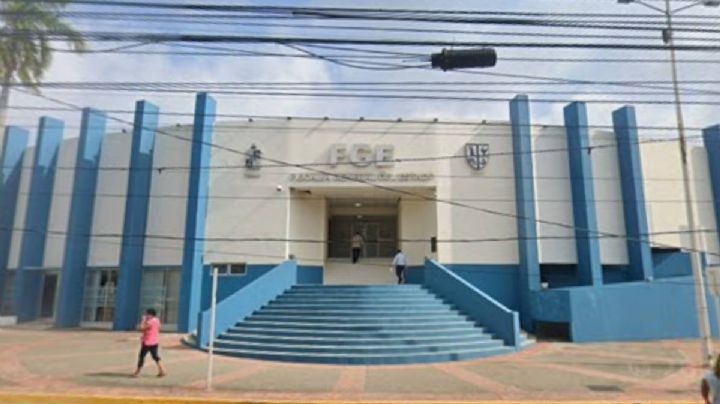 Familiares de desaparecidos protestan frente a la FGE en Tabasco, tras descubrimiento de fosa