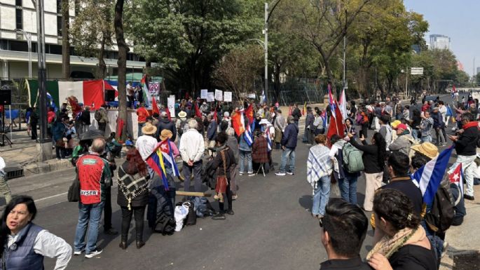 Manifestantes en CDMX piden a Sheinbaum mantener los envíos de petróleo a Cuba